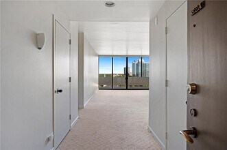 2575 Peachtree Rd NE in Atlanta, GA - Foto de edificio - Building Photo