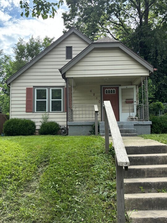 6810 S Benton Ave in Kansas City, MO - Building Photo
