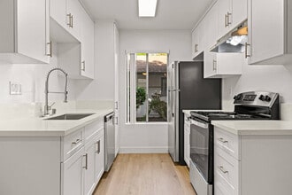 Villas in Spring Valley, CA - Foto de edificio - Building Photo