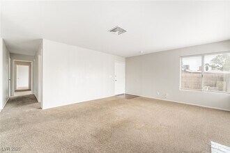 7019 Grassy Knoll St in Las Vegas, NV - Building Photo - Building Photo