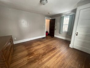 53 Coolidge Rd in Springfield, VT - Foto de edificio - Building Photo