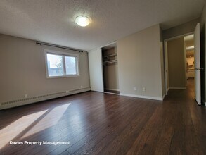 10208-10113 113 St in Edmonton, AB - Building Photo - Building Photo