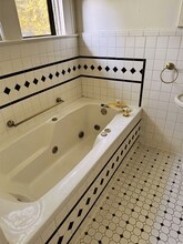 1005 Ward St in Marlin, TX - Foto de edificio - Building Photo