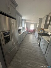 180 Pleasantview Ave in Bridgeport, CT - Foto de edificio - Building Photo