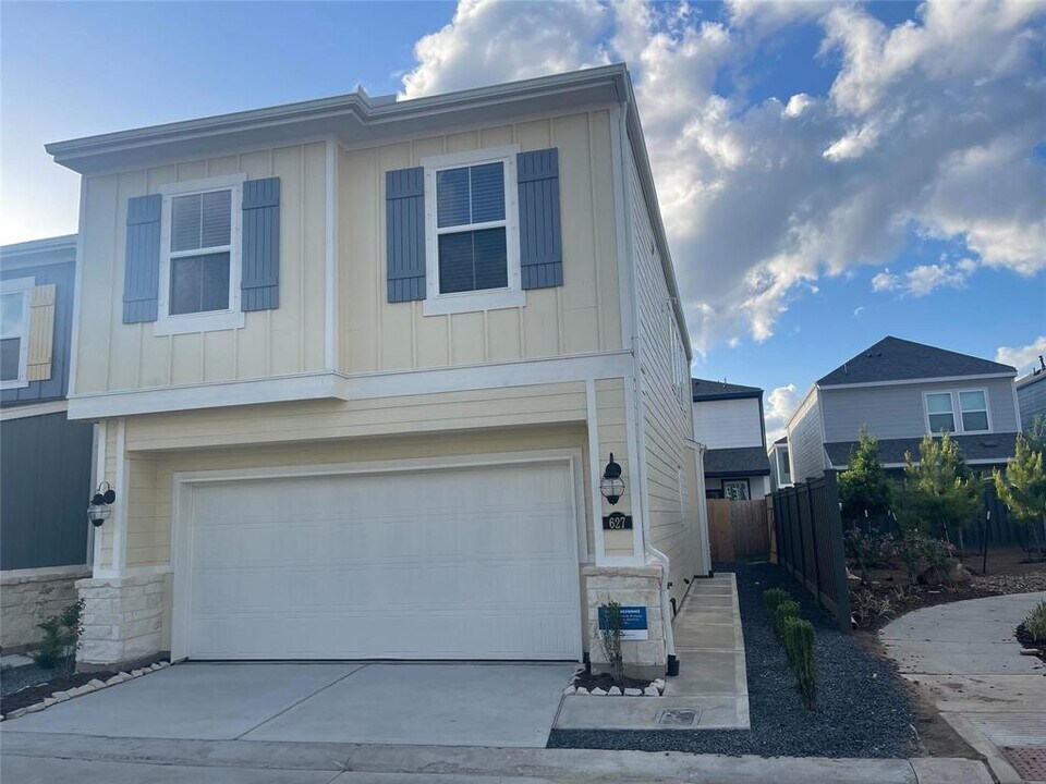 627 Salt Marsh Trl in Clear Lake Shores, TX - Building Photo