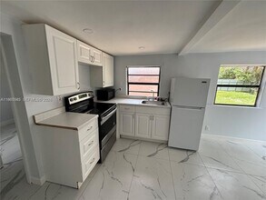 729 NW 19th Ave in Fort Lauderdale, FL - Building Photo - Building Photo