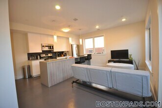 659 Massachusetts Ave, Unit 4 in Boston, MA - Building Photo - Building Photo