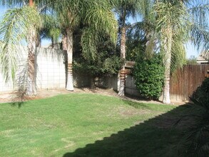 12120 Stonington St in Bakersfield, CA - Foto de edificio - Building Photo