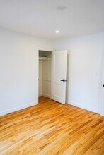 33 Hammond Pond Pkwy, Unit 2 in Newton, MA - Building Photo - Building Photo