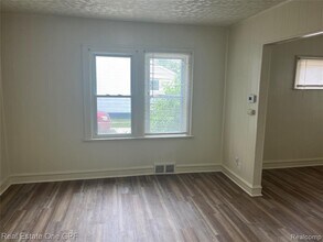 8242 Maxwell Ave in Warren, MI - Building Photo - Building Photo