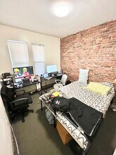 16 S Huntington Ave, Unit 2 in Boston, MA - Foto de edificio - Building Photo