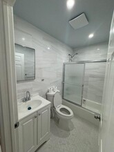 45 Pioneer Ln in Southampton, NY - Foto de edificio - Building Photo