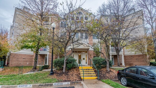 12919 Alton Square in Herndon, VA - Building Photo - Building Photo