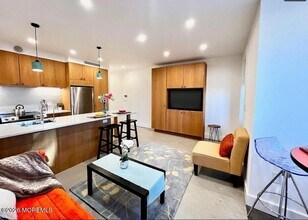 71 Booraem Ave in Jersey City, NJ - Foto de edificio - Building Photo