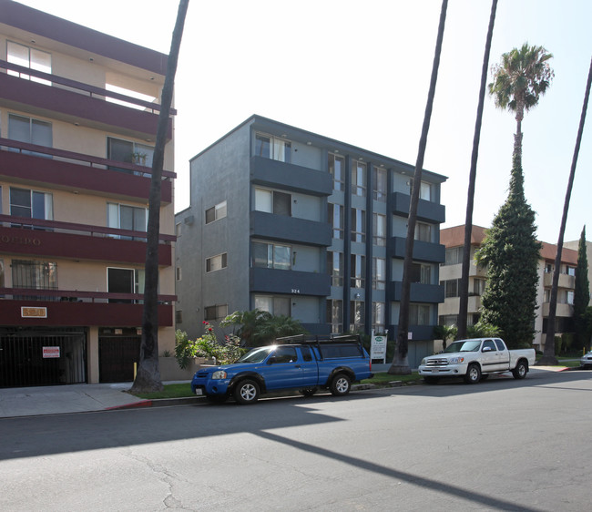 324 S St Andrews Pl in Los Angeles, CA - Foto de edificio - Building Photo