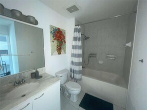 133 NE 2nd St in Miami, FL - Building Photo - Building Photo