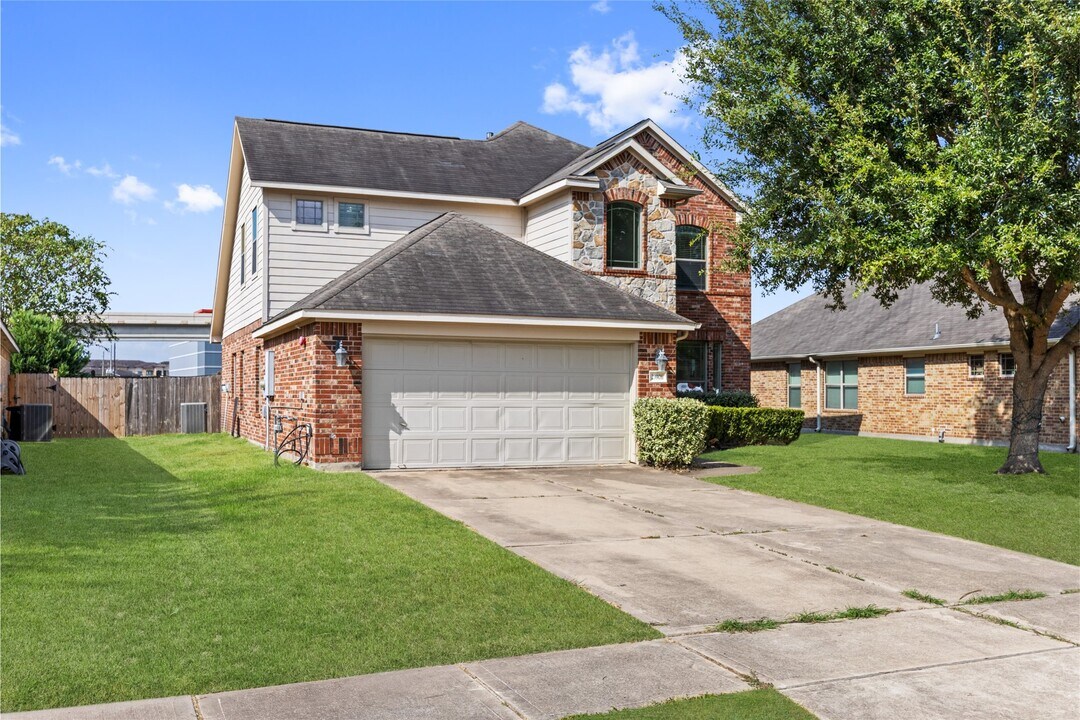 23906 Fairport Harbor Ln in Richmond, TX - Building Photo