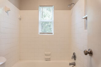 1428 Hudson St in Tallahassee, FL - Foto de edificio - Building Photo