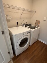 4702 Pennoak Ln, Unit Apt A in Greensboro, NC - Foto de edificio - Building Photo