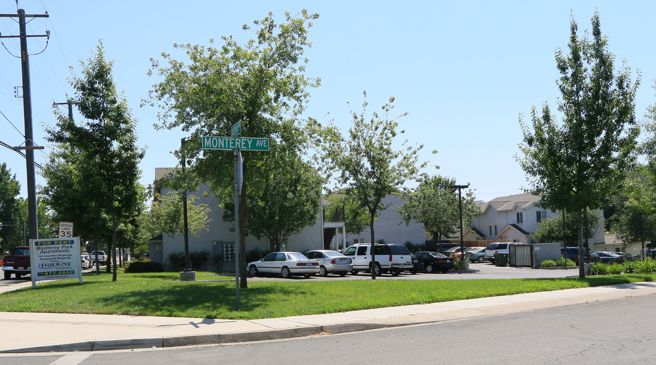 Monterey Park Apartments in Yuba City, CA - Foto de edificio