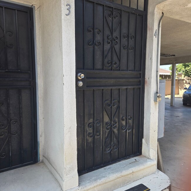 2507 Obama Blvd in Los Angeles, CA - Building Photo - Building Photo