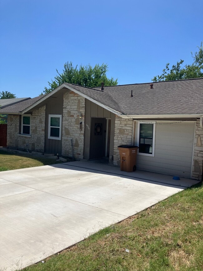 6902 Colony Park Dr in Austin, TX - Foto de edificio - Building Photo
