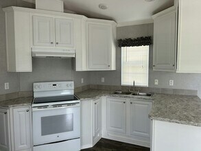 6941 MacDonald Ct in Zephyrhills, FL - Building Photo - Building Photo