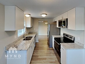 7606 Woodland Oaks Ct in Tampa, FL - Foto de edificio - Building Photo