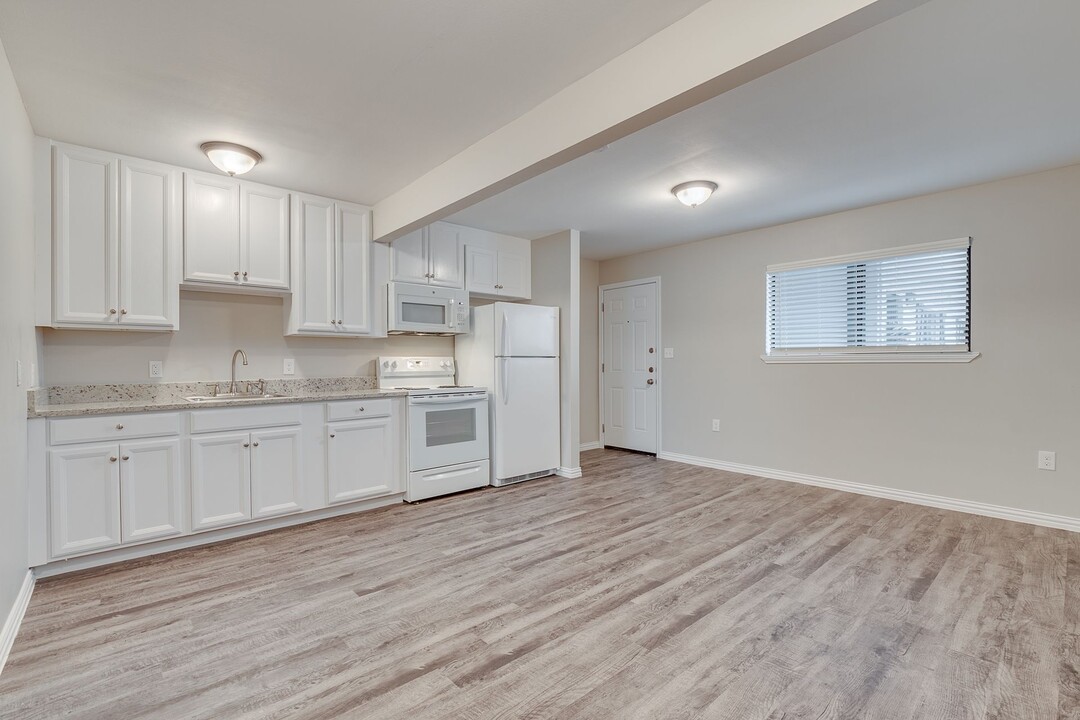 Oak Street Flats in Arlington, TX - Building Photo