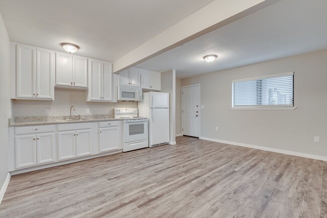 Oak Street Flats: Leasing Specials! Ranch ...