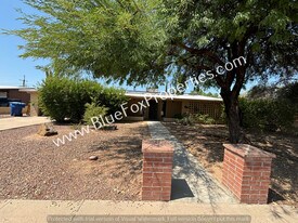 8255 E Koralee Pl in Tucson, AZ - Building Photo