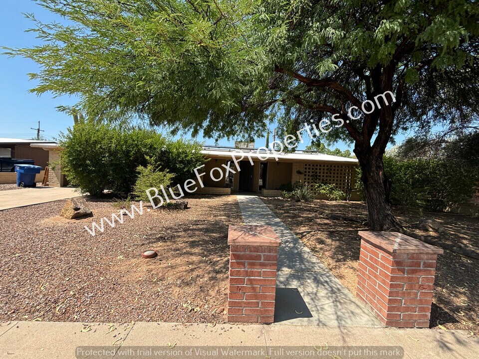 8255 E Koralee Pl in Tucson, AZ - Building Photo