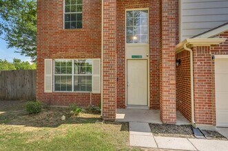901 Greenbend Dr in Denton, TX - Building Photo - Building Photo