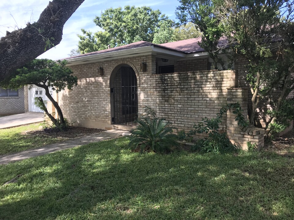 7011 Forest Grove in San Antonio, TX - Building Photo