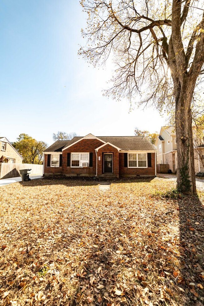 5553 Knob Rd in Nashville, TN - Foto de edificio - Building Photo