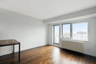 100 Maspeth Ave in Brooklyn, NY - Building Photo