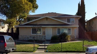 928 Dornajo Way in Sacramento, CA - Building Photo