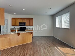 20627 73rd Ave Ct E in Spanaway, WA - Foto de edificio - Building Photo