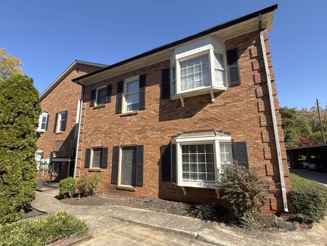 property at 1016 Queens Rd