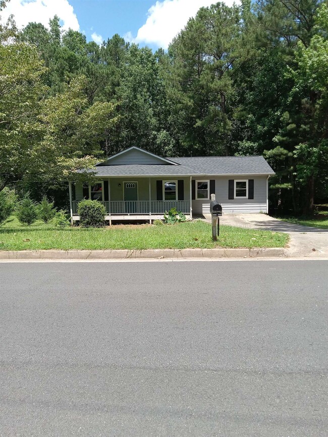 5643 Rock Rd in Union City, GA - Building Photo - Building Photo