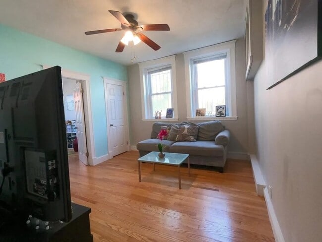 238 S Huntington Ave in Boston, MA - Building Photo - Building Photo