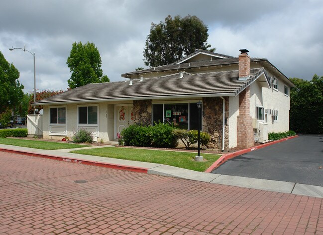 517 Granger Ter in Sunnyvale, CA - Building Photo - Building Photo