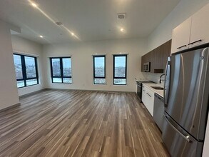 39 Railroad Ave, Unit 560 in Haverhill, MA - Building Photo - Building Photo