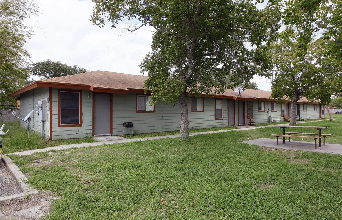 160 13th Ave in Aransas Pass, TX - Foto de edificio