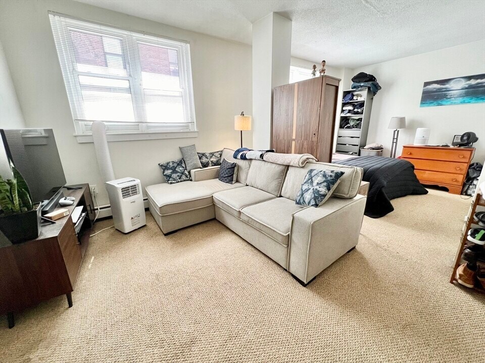 46 Lewis St in Boston, MA - Building Photo