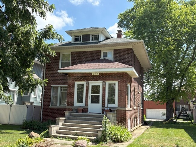 property at 252 N Raynor Ave