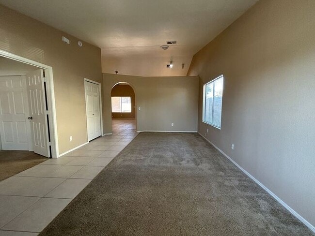 5004 E Dartmouth St in Mesa, AZ - Building Photo - Building Photo