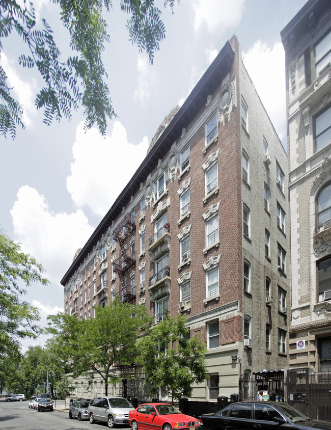 631 W 136th St in New York, NY - Foto de edificio - Building Photo