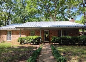 180 Ripple Creek Dr in Coldspring, TX - Building Photo