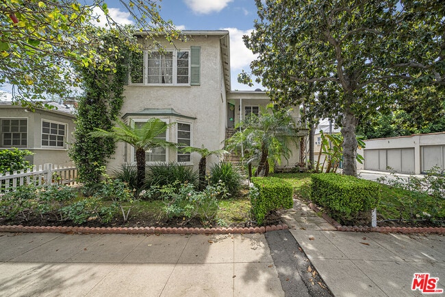 10374 Ashton Ave in Los Angeles, CA - Building Photo - Building Photo